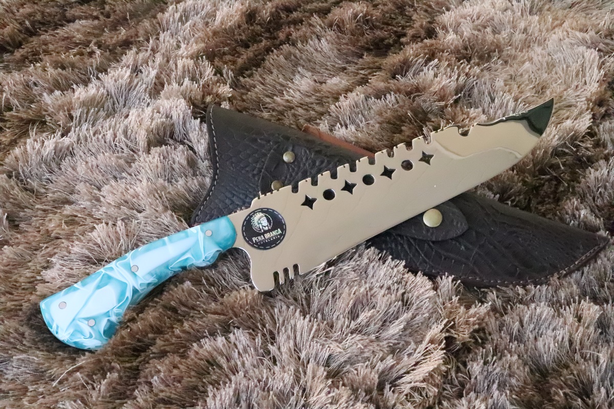 Detalhe de cabo em madeira nobre com resina